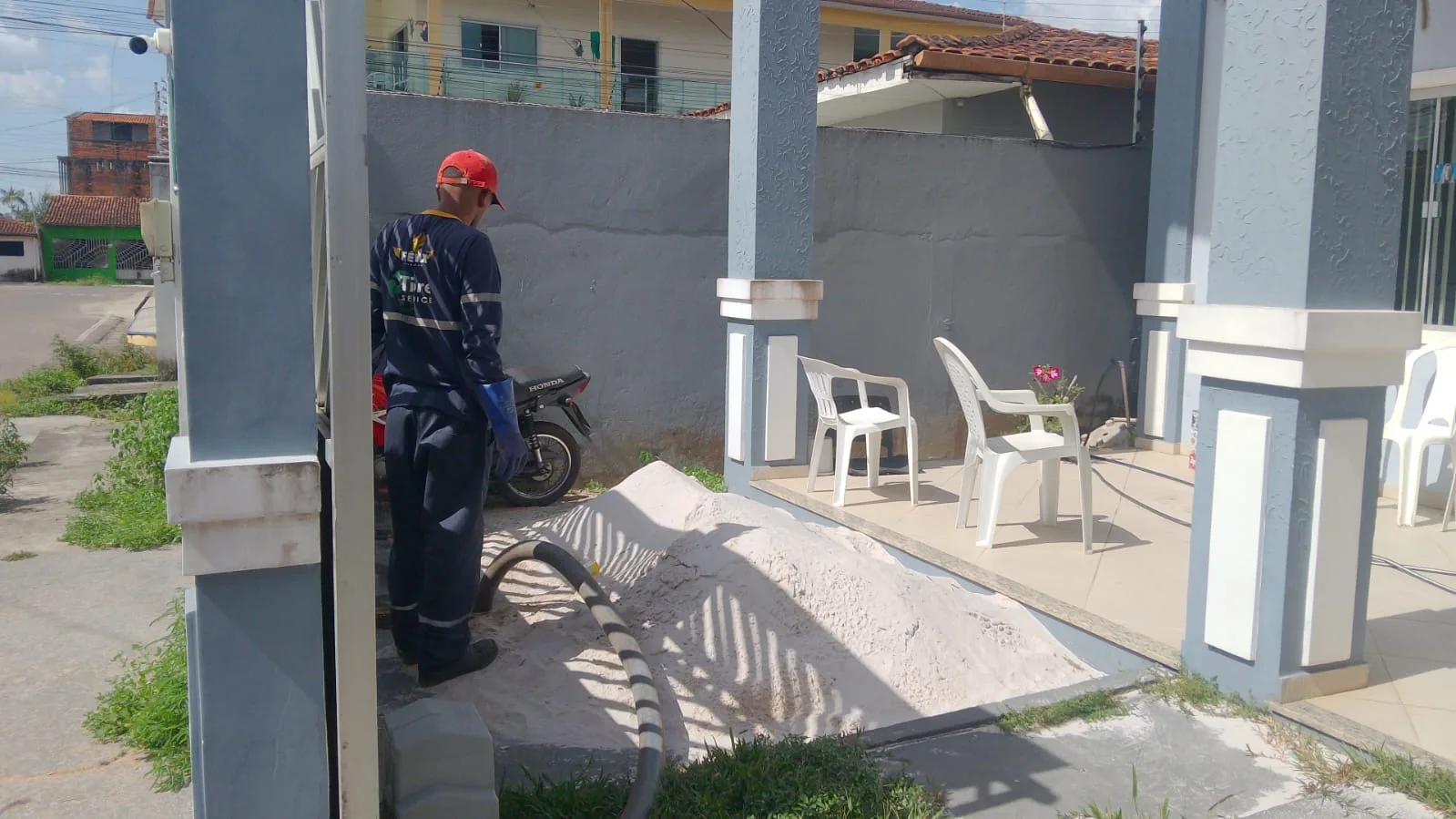 Serviço de limpeza realizado pela equipe